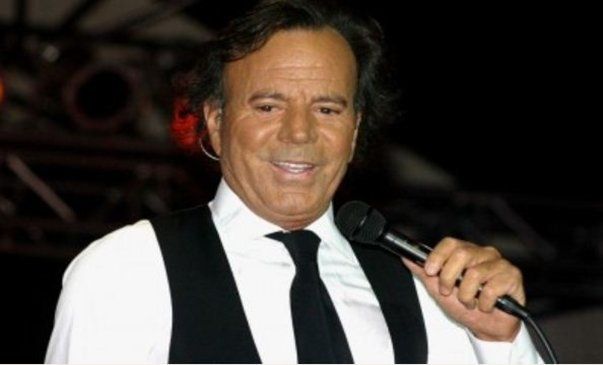 Julio Iglesias se presentará en Mendoza