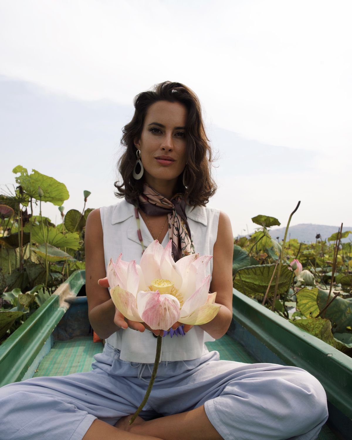 Olivia tiene 26 años, es abogada y se dedica a promover el arte desde una mirada social, como puente para beneficio de su comunidad. Olivia tiene 26 años, es abogada y se dedica a promover el arte desde una mirada social, como puente para beneficio de su comunidad.