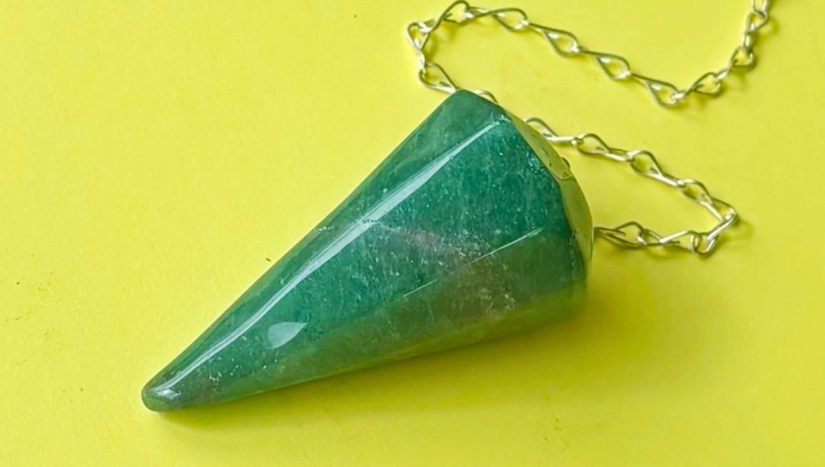 Este amuleto también puede usarse como collar e incluso pulsera. Este amuleto también puede usarse como collar e incluso pulsera.