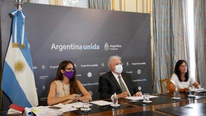 La ministra de las Mujeres, Géneros y Diversidad de la Nación (MGyD), Elizabeth Gómez Alcorta, junto a la secretaria de Legal y Técnica, Vilma Ibarra, y el ministro de Salud, Ginés González García, expusieron este martes en la Cámara de Diputados.
