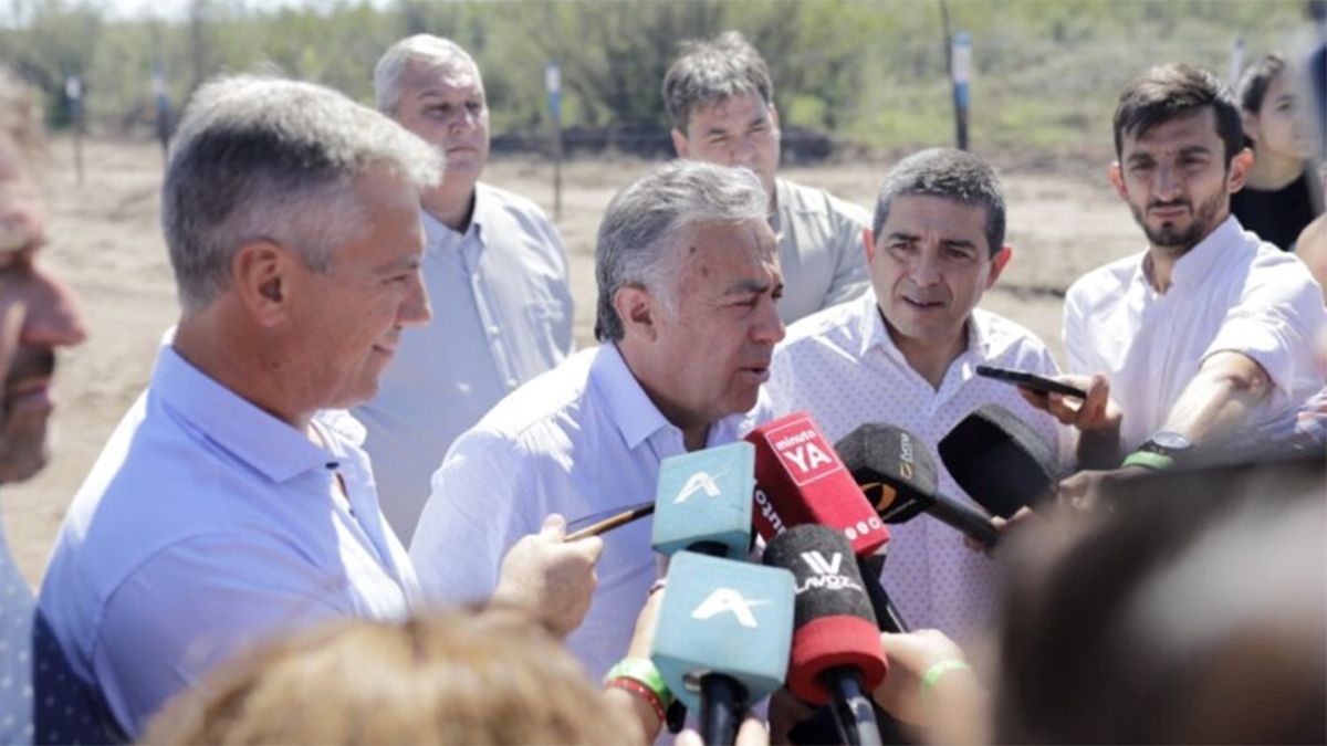 Marcolini junto a Cornejo, en un recorrido por el sur. Marcolini junto a Cornejo, en un recorrido por el sur.
