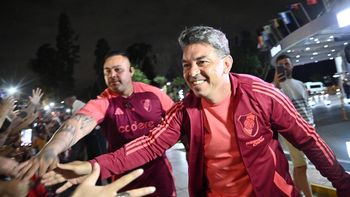 River Plate llegó a Mendoza para jugar con Independiente Rivadavia y tuvo una recepción multitudinaria