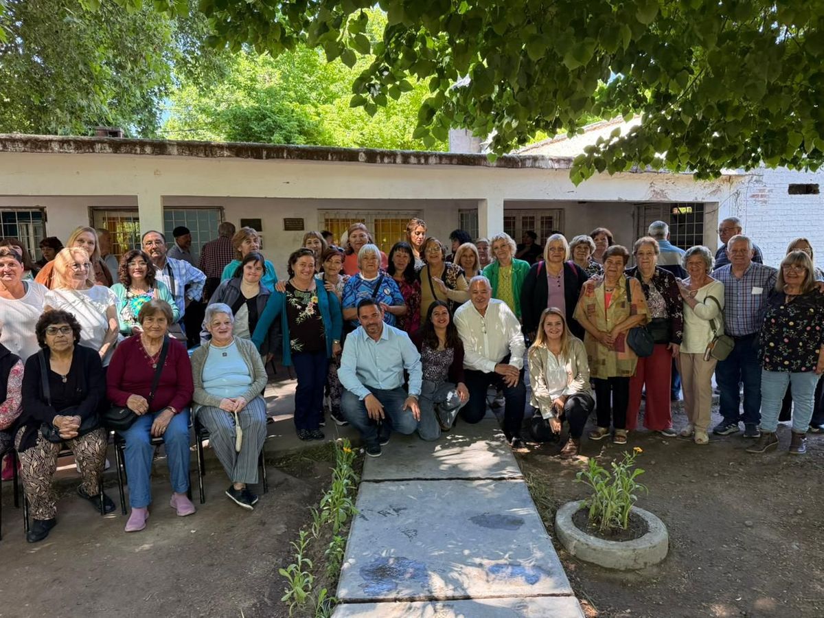 Donado en el año 2001 por la familia Vila al municipio de San Carlos, el espacio recreativo recibe a más de 50 personas mayores que disfrutan del encuentro y realizan diversos talleres Donado en el año 2001 por la familia Vila al municipio de San Carlos, el espacio recreativo recibe a más de 50 personas mayores que disfrutan del encuentro y realizan diversos talleres