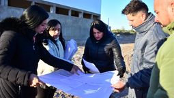 Flor Déstéfanis recorre la planta de transferencia de residuos.
