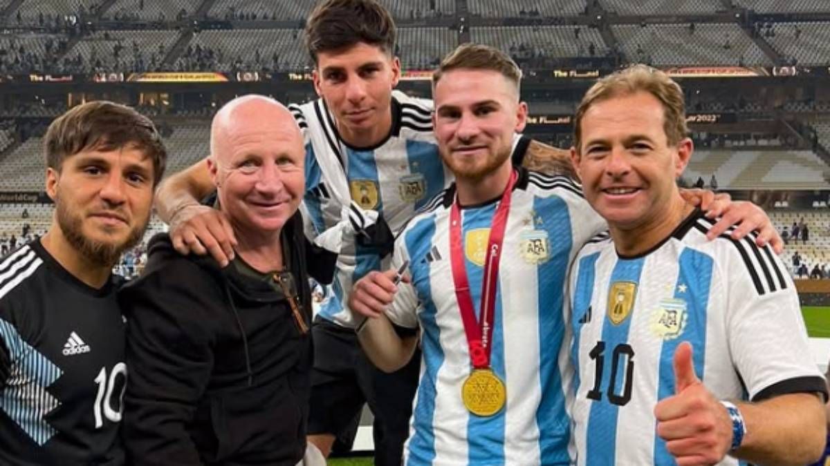 Los Mc Allister junto al oftalmólogo de la Selección Argentina