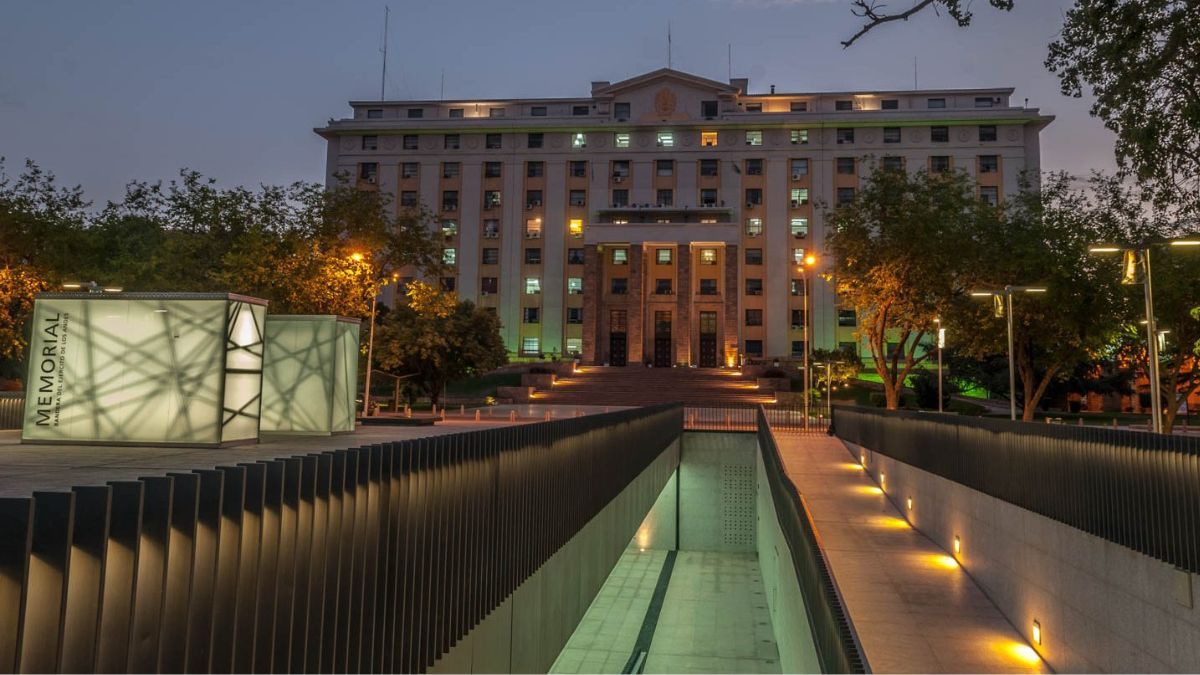El Gobierno de Mendoza continúa en paritarias con los gremios estatales.