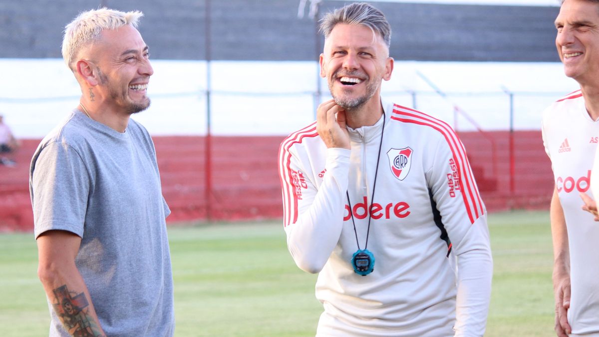 Rubens Sambueza estaba con Martín Demichelis, el DT de River Plate, cuando el Millonario entrenó en calle Vergara.