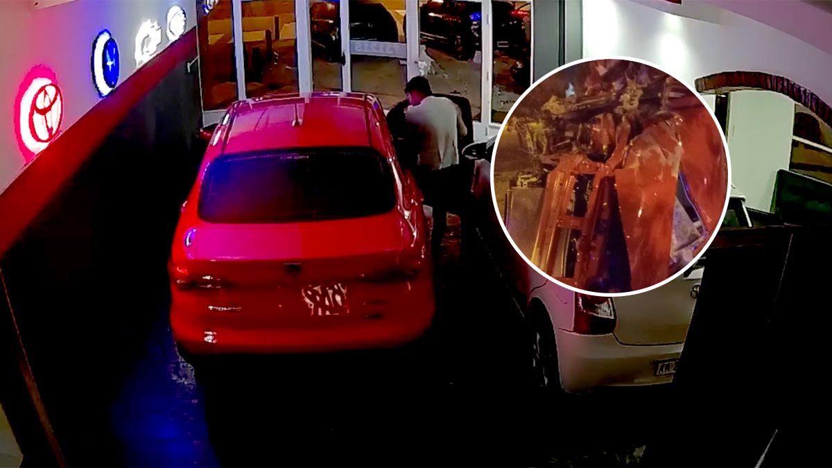 Se robó un auto del interior de una concesionaria y se estrelló contra una columna&nbsp; a las cinco cuadras.