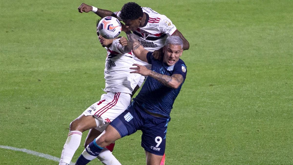 Racing se repuso de un error y empató con San Pablo