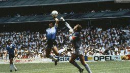 El mundo a sus pies: en las redes saludan a D10s