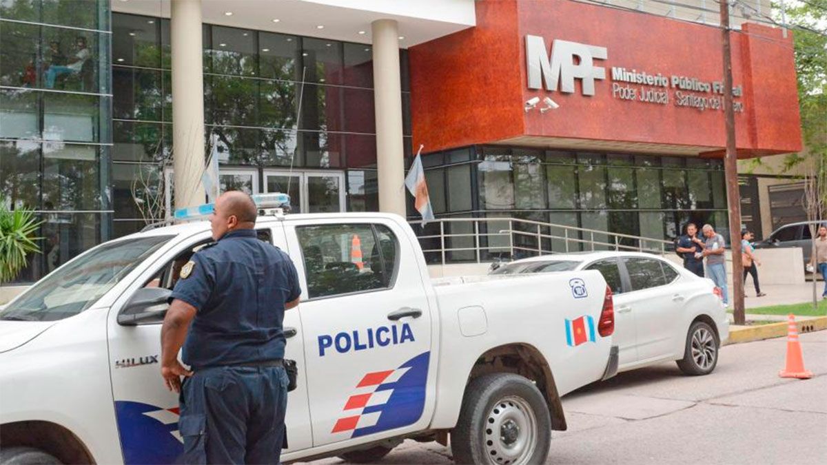 La menor y a su madre fueron trasladadas a la sede del Ministerio Público Fiscal de Santiago del Estero.