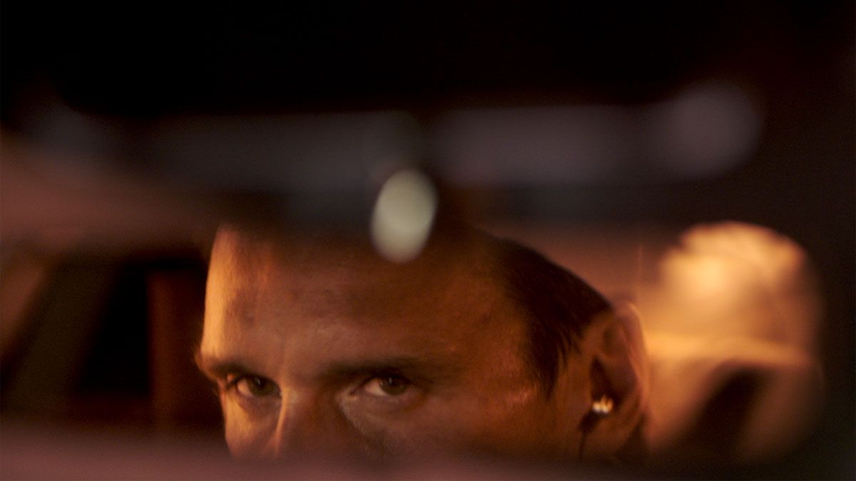 Cari la totalidad de la película de Netflix se desarrolla arriba de un auto. Cari la totalidad de la película de Netflix se desarrolla arriba de un auto.