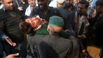 Un ataque a una escuela militar de Pakistán dejó por ahora 126 muertos
