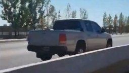 Video: una camioneta circuló en contramano por el Acceso a Maipú