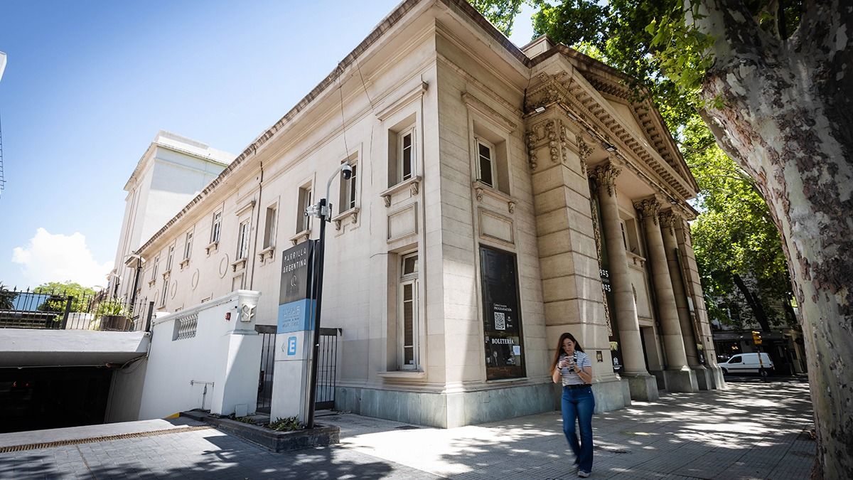 La fachada de estilo neoclásico del teatro Independencia es símbolo de la arquitectura mendocina. La fachada de estilo neoclásico del teatro Independencia es símbolo de la arquitectura mendocina.