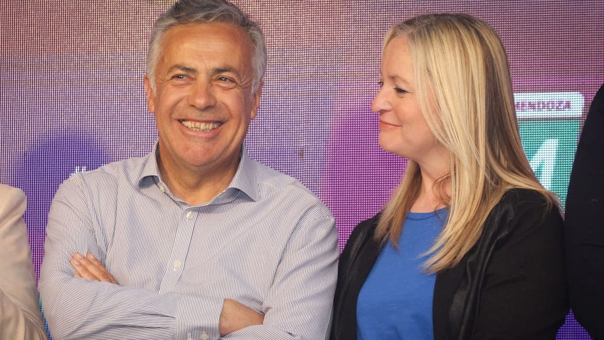 El gobernador electo Alfredo Cornejo junto a su vice Hebe Casado. El gobernador electo Alfredo Cornejo junto a su vice Hebe Casado.