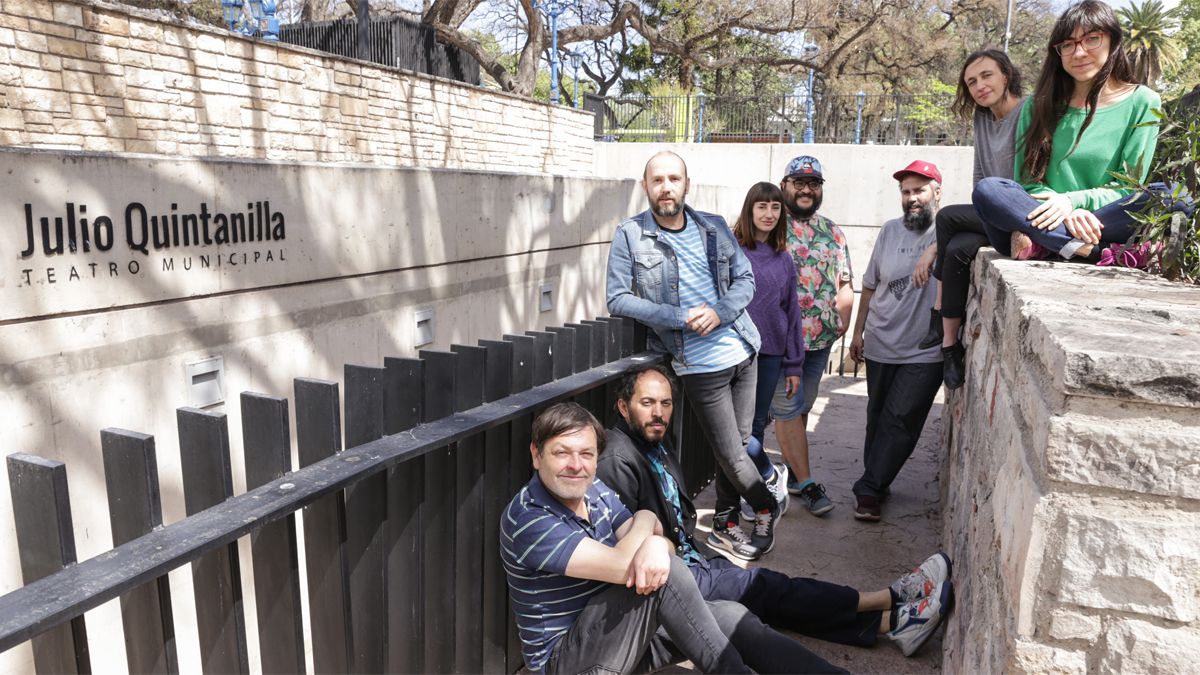 Actores y actrices, listos para subir a escen en el Quintanilla.