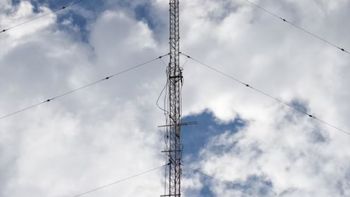 Estaba en una antena y se le desprendió el arnés de seguridad: el estruendo alertó a los vecinos Estaba en una antena y se le desprendió el arnés de seguridad: el estruendo alertó a los vecinos