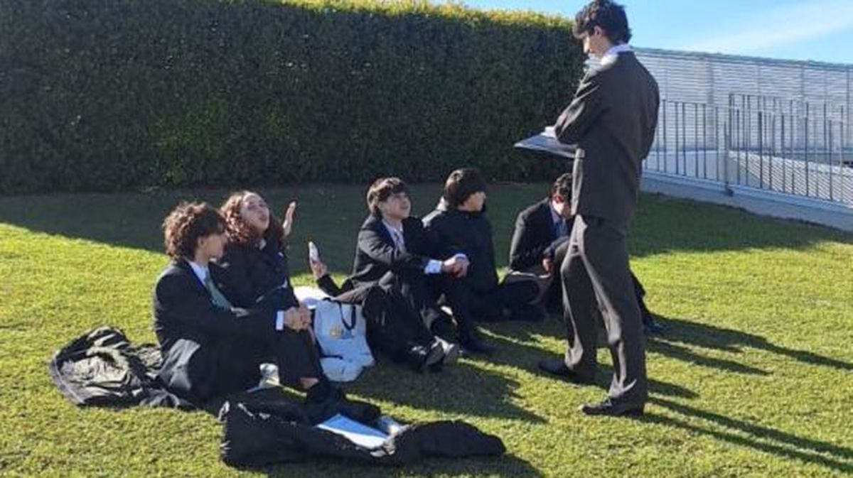 Como embajador en el modelo de la ONU, una iniciativa que enriquece la participación de los estudiantes durante la secundaria. Como embajador en el modelo de la ONU, una iniciativa que enriquece la participación de los estudiantes durante la secundaria.