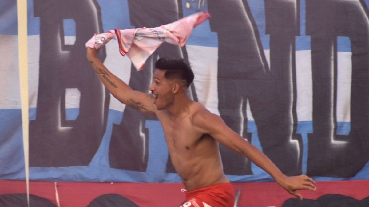 Marcelo Arguello le dio el triunfo a San Martín ante Estudiantes de San Luis.