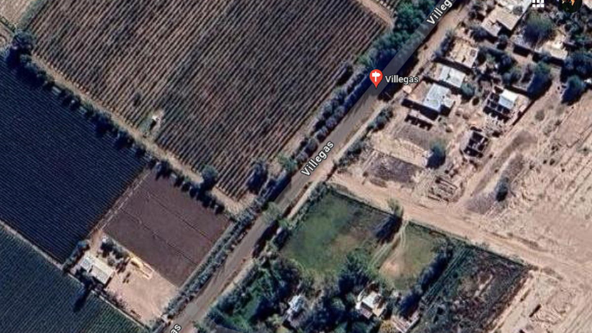 Los asaltantes utilizaron motosierra para poder hacer caer los postes y robarse inclusive tramos de cableado. Los asaltantes utilizaron motosierra para poder hacer caer los postes y robarse inclusive tramos de cableado.