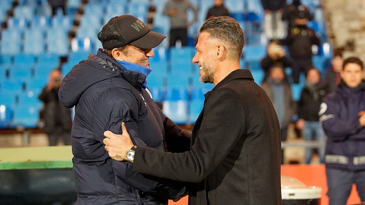 Demichelis, sonriente, saludó a Walter Perazzo, DT de Temperley. Después se fue sin hablar. Demichelis, sonriente, saludó a Walter Perazzo, DT de Temperley. Después se fue sin hablar.