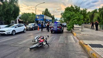 Un motociclista sufrió un accidente en Costanera y tuvo que ser hospitalizado Un motociclista sufrió un accidente en Costanera y tuvo que ser hospitalizado