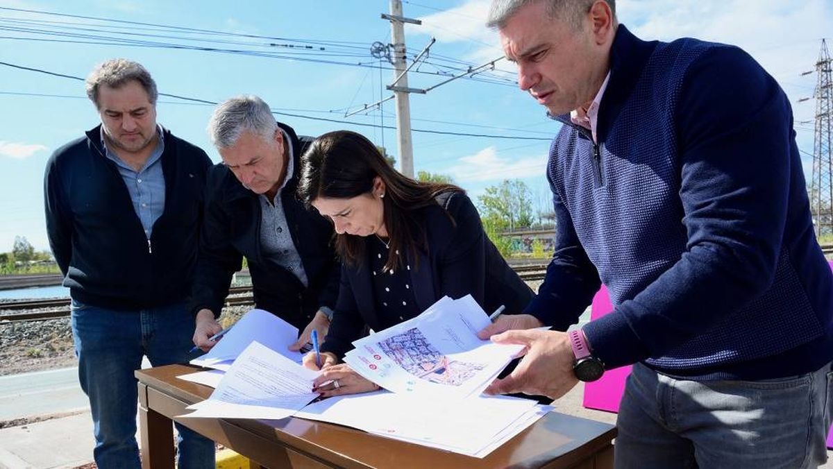 El acuerdo fue rubricado por el intendente de Godoy Cruz, Diego Costarelli, y la subsecretaria de Infraestructura, María Teresa Badui Núñez. El acuerdo fue rubricado por el intendente de Godoy Cruz, Diego Costarelli, y la subsecretaria de Infraestructura, María Teresa Badui Núñez.