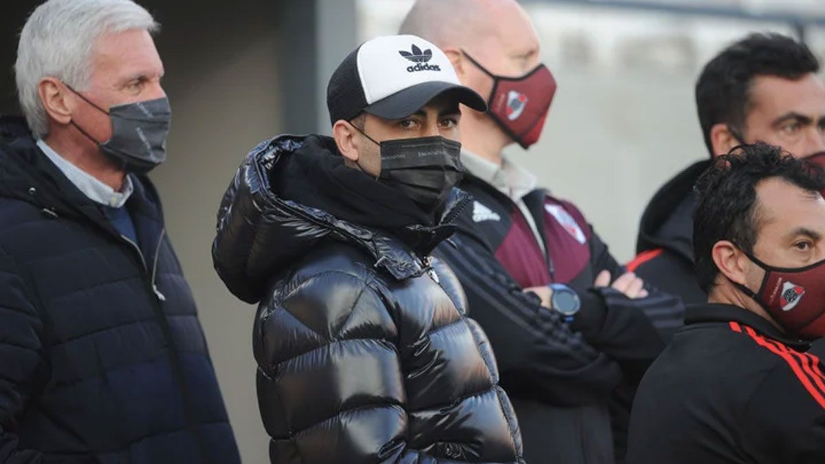 El Pity Martínez, una visita de lujo en el Monumental