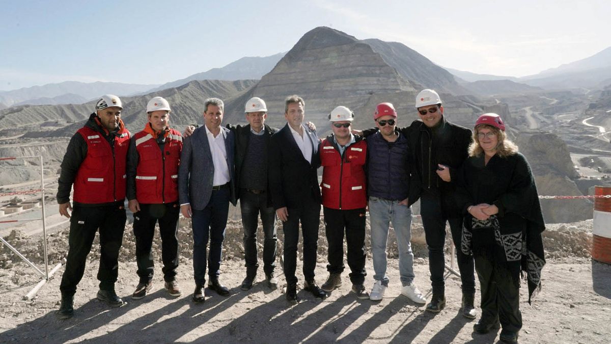 La recorrida de Massa incluyó una visita al dique El Tambolar.