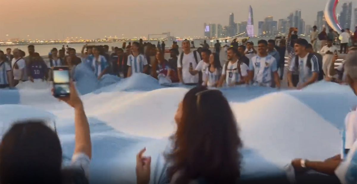 Cómo no podía ser de otra manera, los hinchas argentinos ya se hicieron sentir en la previa del Mundial Qatar 2022.