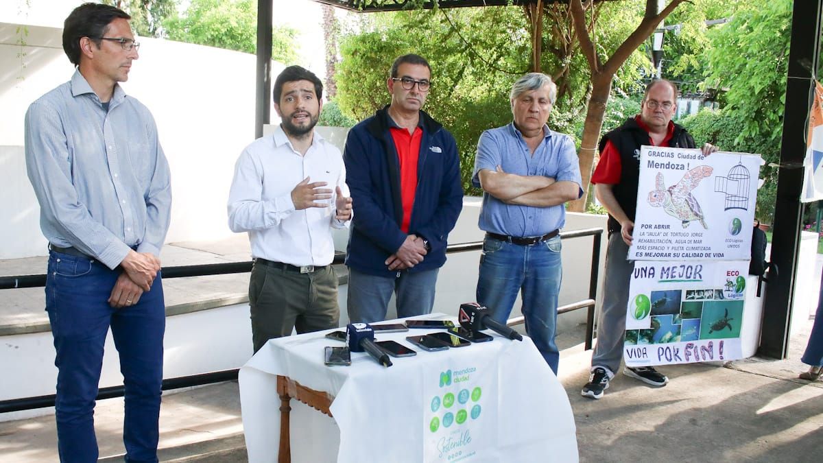 Quien tomó la palabra en lo que fue la despedida del tortugo Jorge del ex Acuario Municipal , fue el subsecretario de Ambiente Sebastián Fermani.