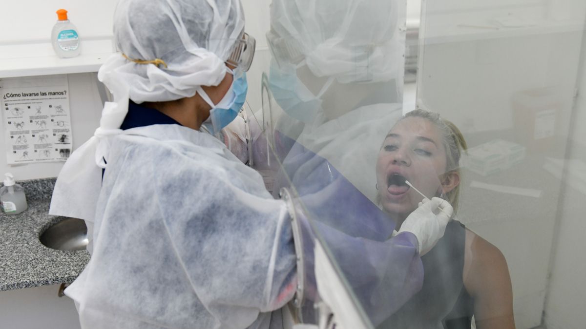 Del total de casos de coronavirus en Argentina, hay más de 3.500 personas que están internadas en terapia intensiva.
