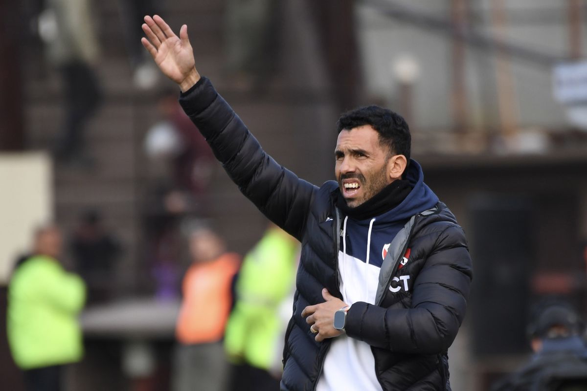Carlos Tevez se despidió de Independiente tras 32 partidos oficiales. Carlos Tevez se despidió de Independiente tras 32 partidos oficiales.