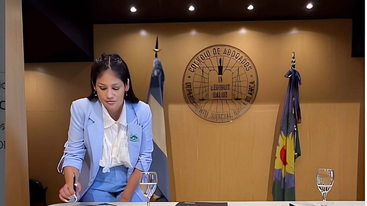Yamila Segovia, hermana de la niña abusada, quien se recibió de abogada para representarla. Yamila Segovia, hermana de la niña abusada, quien se recibió de abogada para representarla.