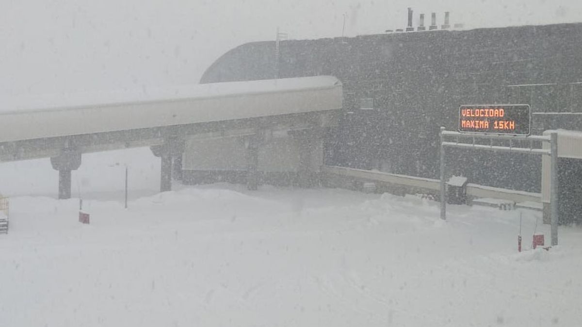 El Paso Cristo Redentor permanece cerrado por 5° día consecutivo por las nevadas en alta montaña.
