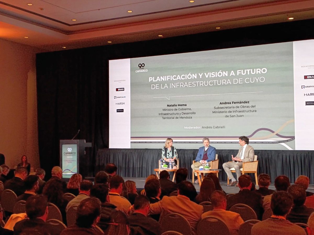 En el foro organizado por los 90 años de la Cámara de la Construcción en Mendoza los dirigentes alzaron la voz contra los fondos para infraestructura que no llegan