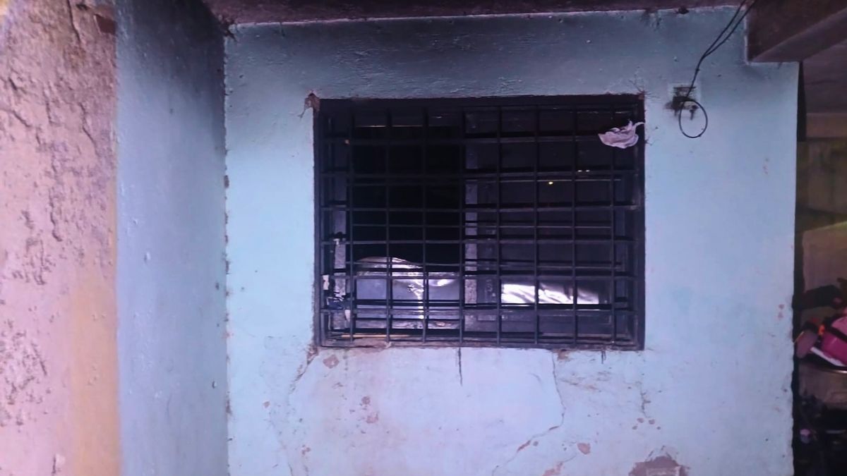 El incendio afectó totalmente un monoblock en el barrio Sarmiento. Foto: Prensa Ministerio de Seguridad. El incendio afectó totalmente un monoblock en el barrio Sarmiento. Foto: Prensa Ministerio de Seguridad.