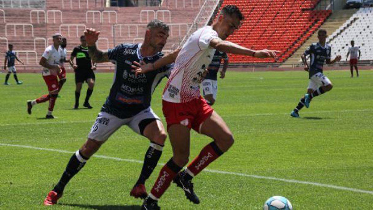 El delantero Bruno Nasta, en el amistoso ante Independiente Rivadavia.