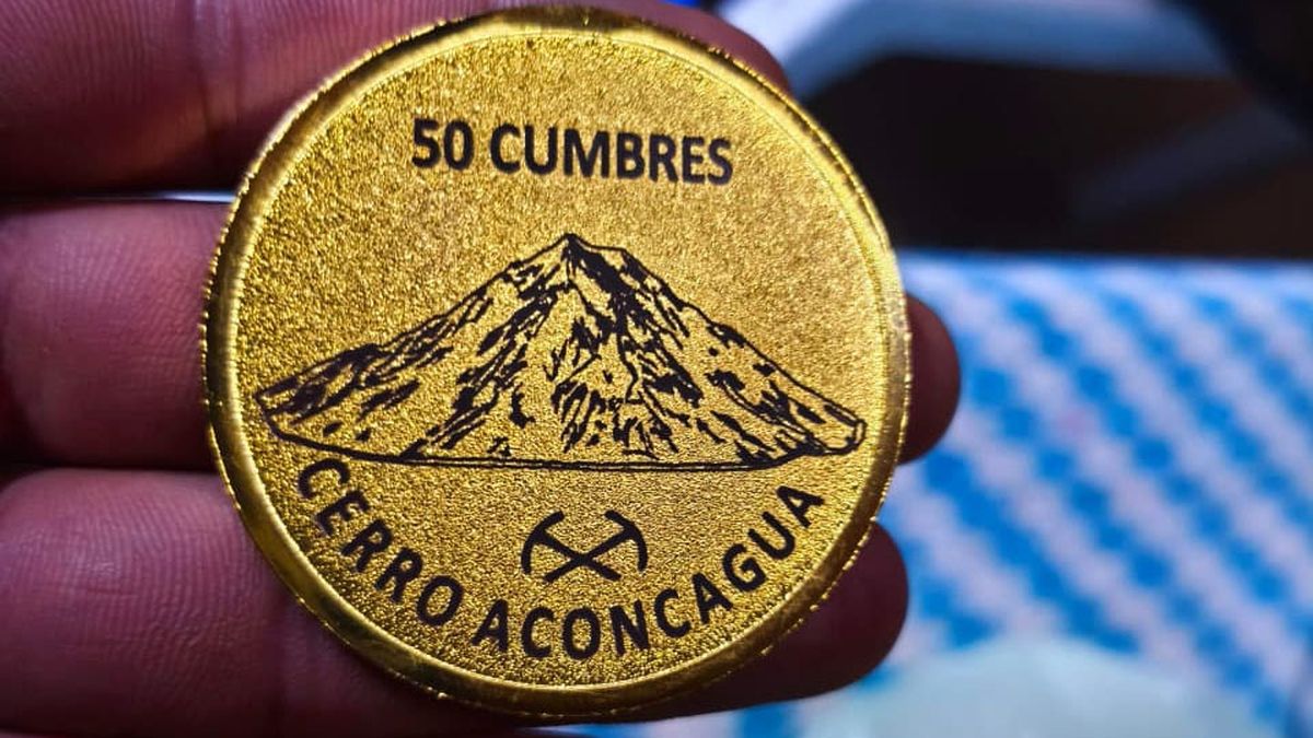 Son pocos los profesionales que pueden enorgullecerse por haber alcanzado 50 veces la cumbre del Aconcagua. Son pocos los profesionales que pueden enorgullecerse por haber alcanzado 50 veces la cumbre del Aconcagua.