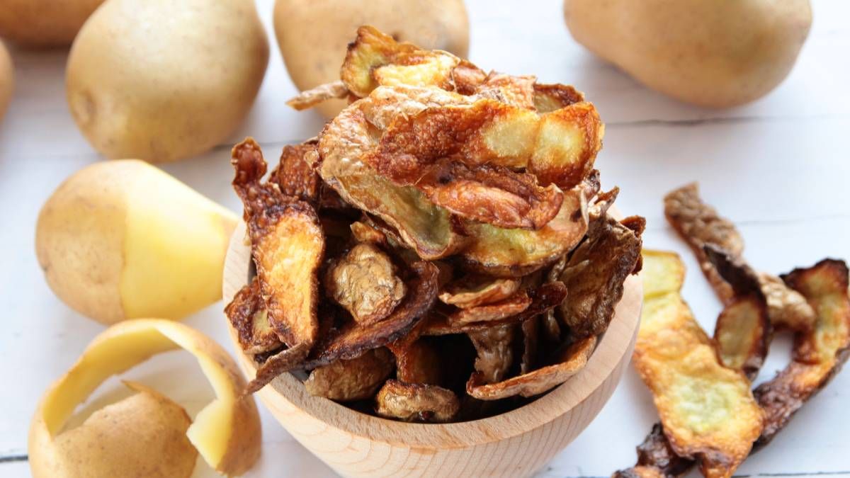 Snacks de cáscaras de papas, la receta barata y adictiva. Snacks de cáscaras de papas, la receta barata y adictiva.