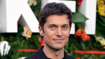 Lucas Bravo brilla en esta película francesa de Prime Video que dura menos de 2 horas