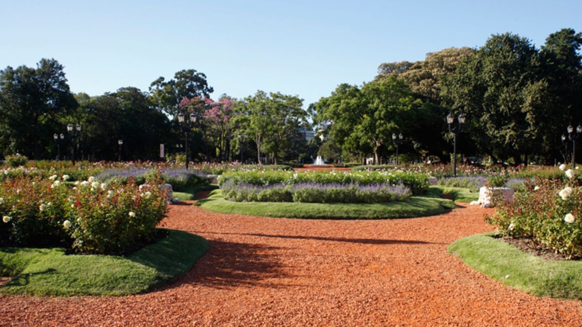 El Rosedal, en el barrio de Palermo, forma parte del Parque Tres de Febrero de la Ciudad de Buenos Aires El Rosedal, en el barrio de Palermo, forma parte del Parque Tres de Febrero de la Ciudad de Buenos Aires
