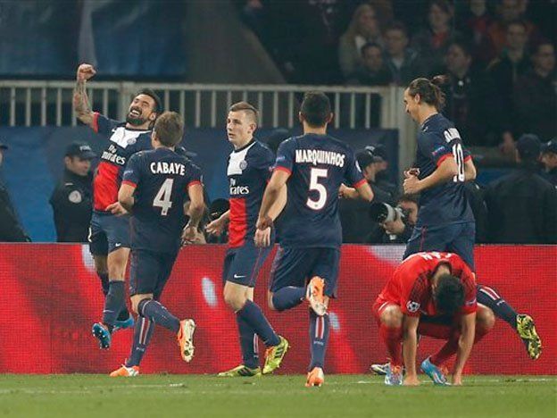 Marcó Lavezzi y PSG pasó caminando a cuartos