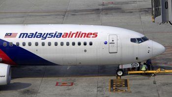 Expertos examinan nuevos restos en busca de pistas sobre el Malaysia Airlines