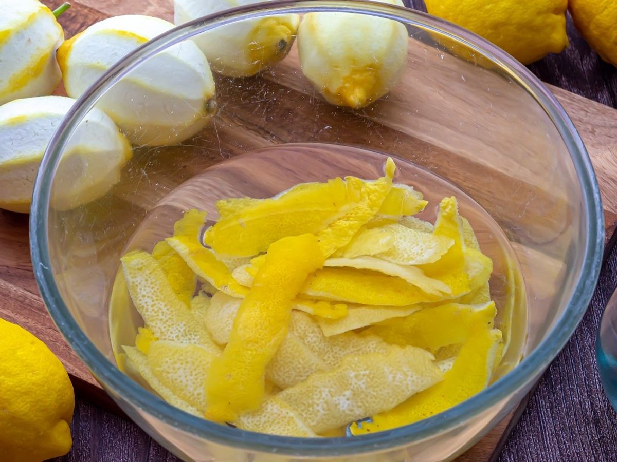 Hierve cáscaras de limón y aromatiza tu casa. Imagen: Freepik Hierve cáscaras de limón y aromatiza tu casa. Imagen: Freepik