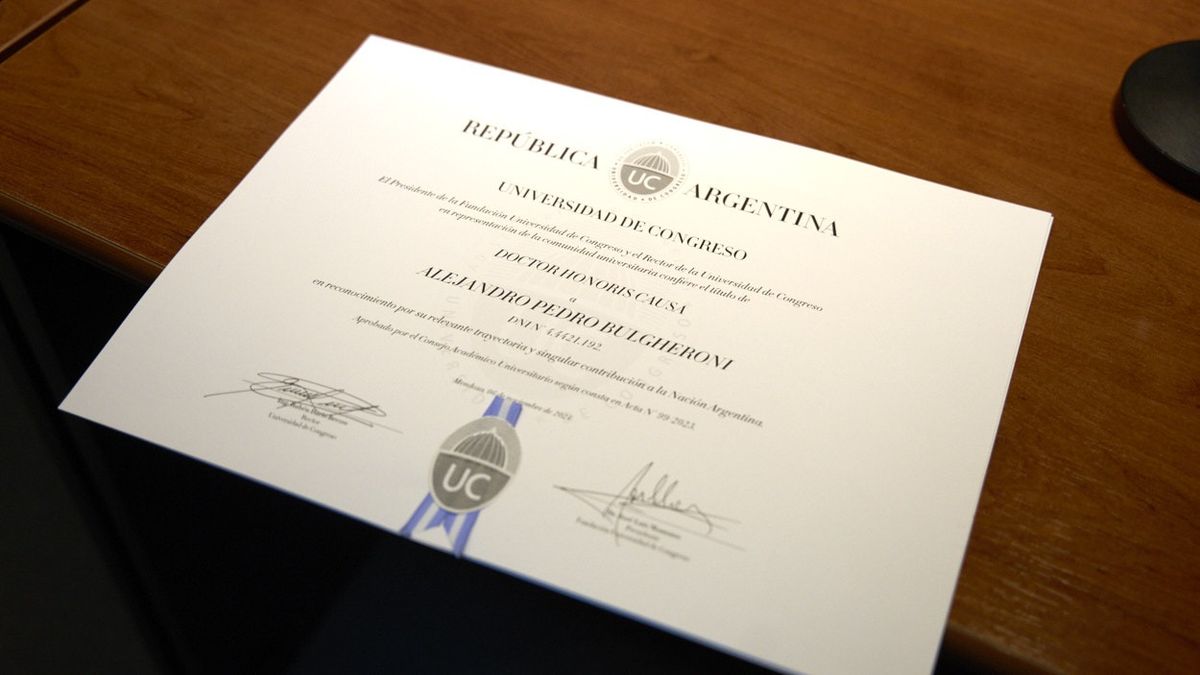 El diploma que lo nombra a Bulgheroni Doctor Honoris Causa de la Universidad de Congreso. El diploma que lo nombra a Bulgheroni Doctor Honoris Causa de la Universidad de Congreso.