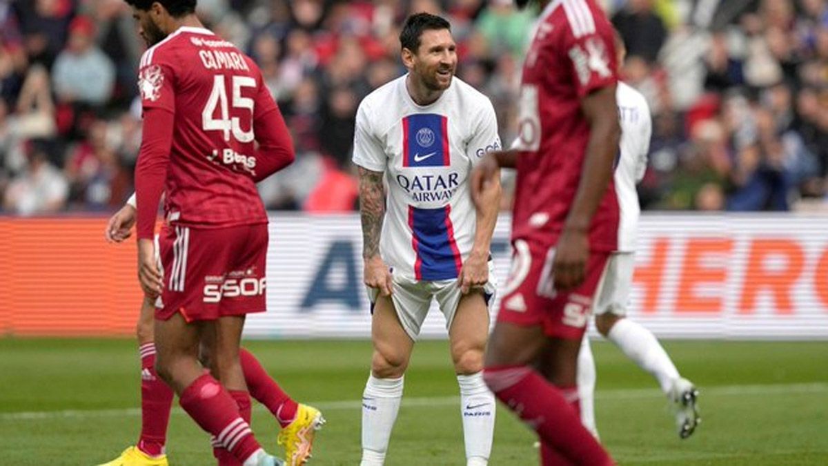 Lionel Messi no puede creer el gol que se le escapó por culpa de Mbappé en el PSG.