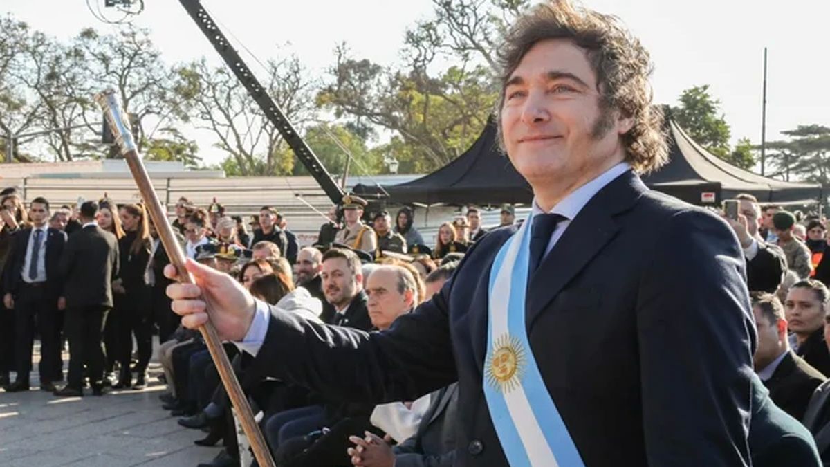Javier Milei firmará alrededor de la medianoche de este lunes el Pacto de Mayo.