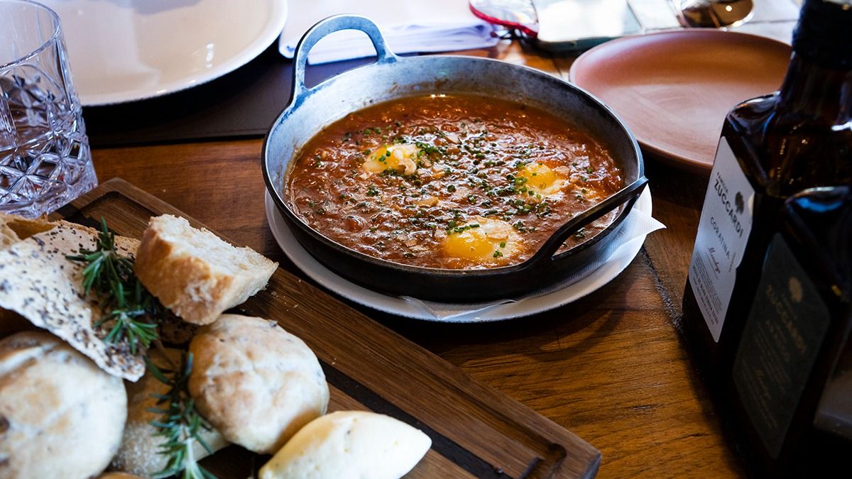 En las mesas se desplegaron todas las elaboraciones típicas que dejaron al público sin palabras. En las mesas se desplegaron todas las elaboraciones típicas que dejaron al público sin palabras.